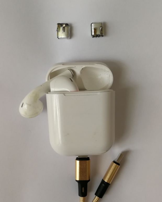 蓝牙耳机充电仓（蓝牙耳机充电仓正确充电方法图解）(1)