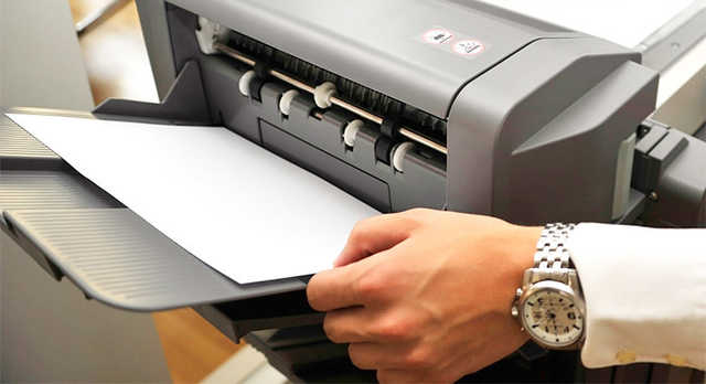 打印机一直卡纸是什么原因（打印机卡纸的原因及处理方法）(1)