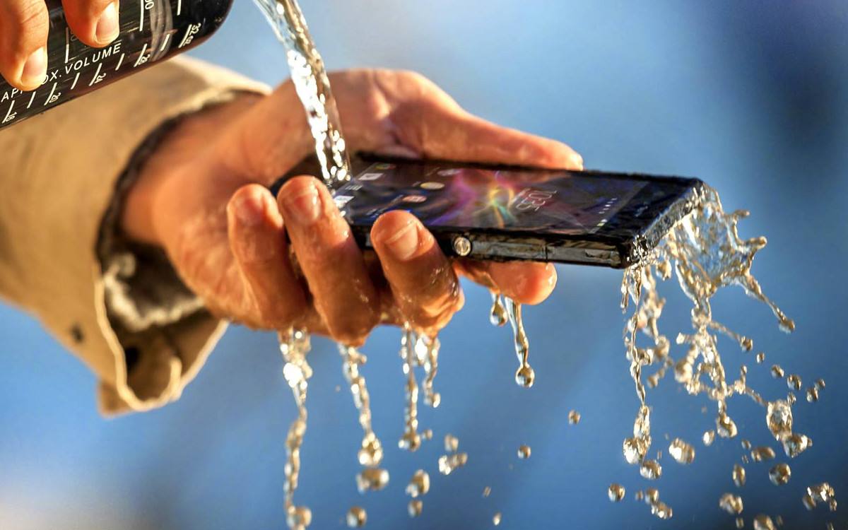 手机进水了怎么办（手机进水如何第一时间修理）(6)