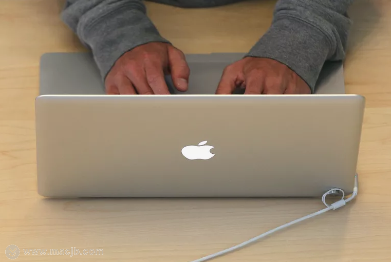 笔记本电脑如何关机（如何开启或关闭MacBook）(1)