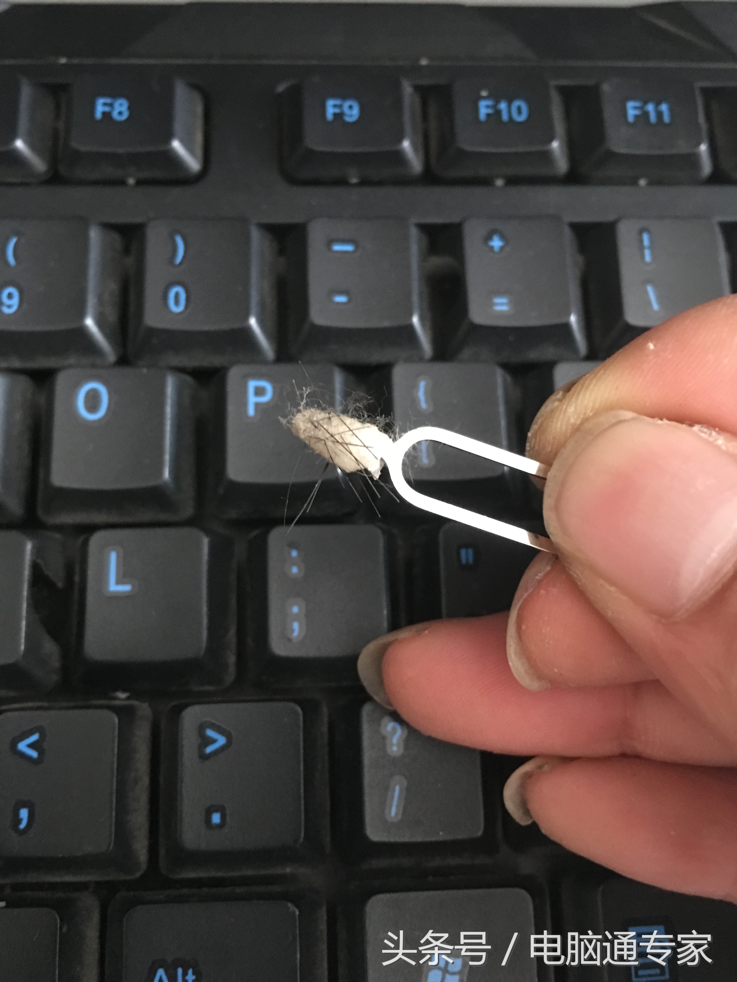 怎么清理笔记本键盘（怎么清理键盘缝隙的灰尘和污渍）(5)