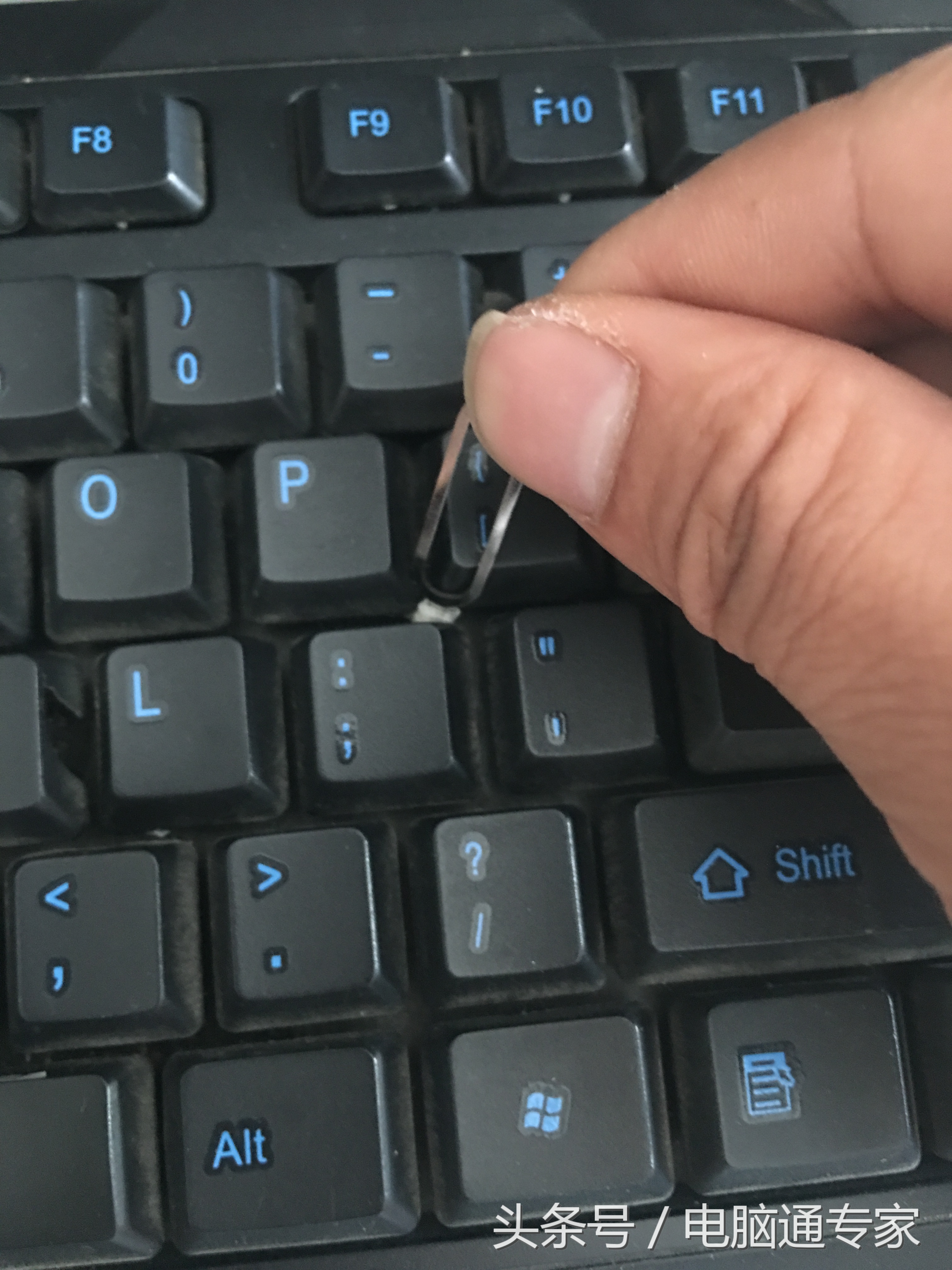 怎么清理笔记本键盘（怎么清理键盘缝隙的灰尘和污渍）(4)