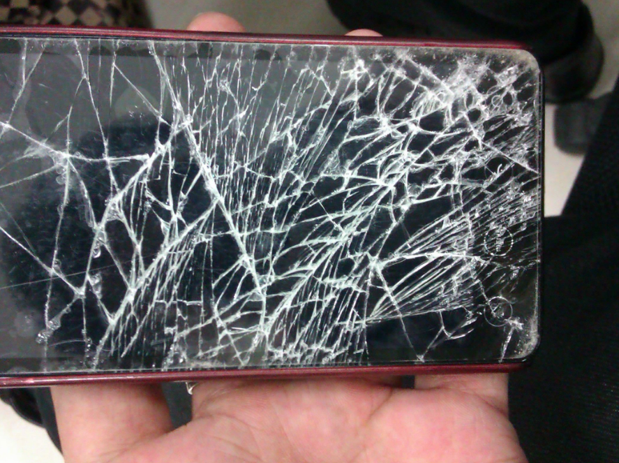 手机屏幕碎了修多少钱（手机屏幕碎了别去被宰了）(3)