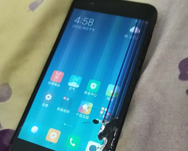 手机屏幕碎了修多少钱（手机屏幕碎了别去被宰了）(4)
