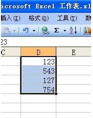 电脑自动求和怎么操作（Excel中如何自动求和）(1)