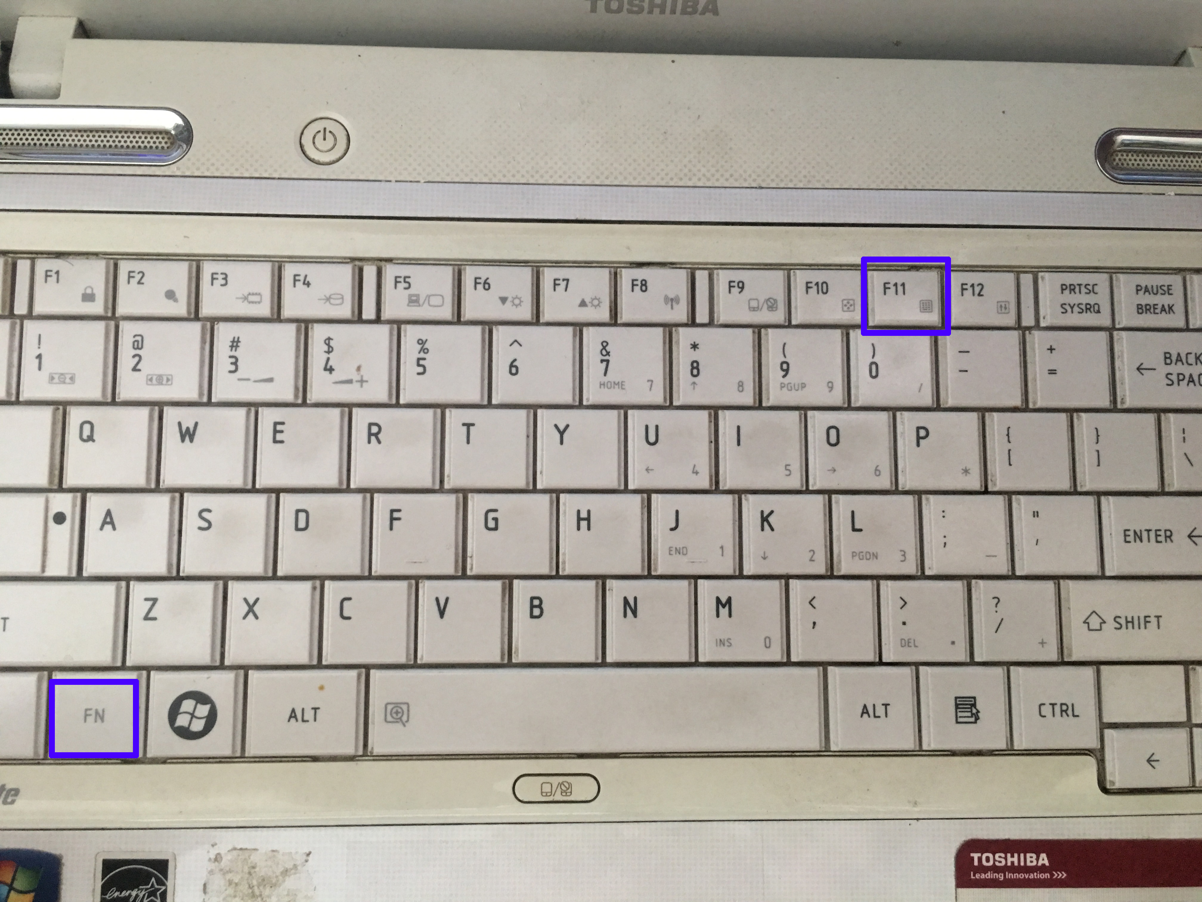 键盘打字母出现数字（笔记本键盘字母变成数字怎么解决）(2)