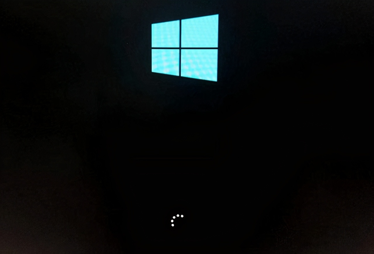 电脑启动只有一个鼠标（win10电脑开机后黑屏进入不了桌面）(3)