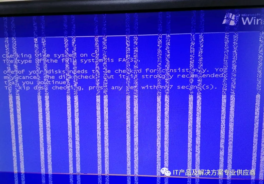 电脑屏幕上出现一条蓝屏竖线（电脑出现竖纹蓝屏怎么解决）(4)