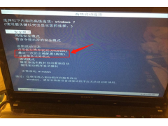 电脑开机蓝屏显示英文字母（电脑屏幕出现蓝屏英语怎么解决）