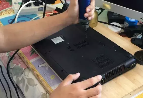 笔记本如何清理风扇（笔记本电脑清灰全过程）(2)