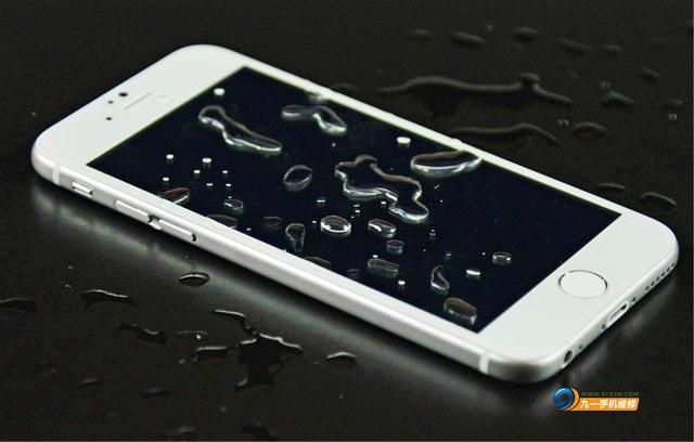苹果手机充电口进水了怎么办（苹果手机进水了怎么办最快解决）(1)