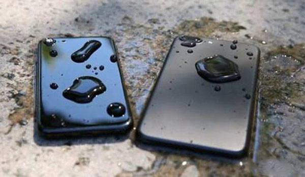 苹果手机进水怎么办（苹果手机进水最快解决方法）(1)