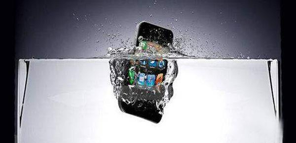 苹果手机进水怎么办（苹果手机进水最快解决方法）(2)