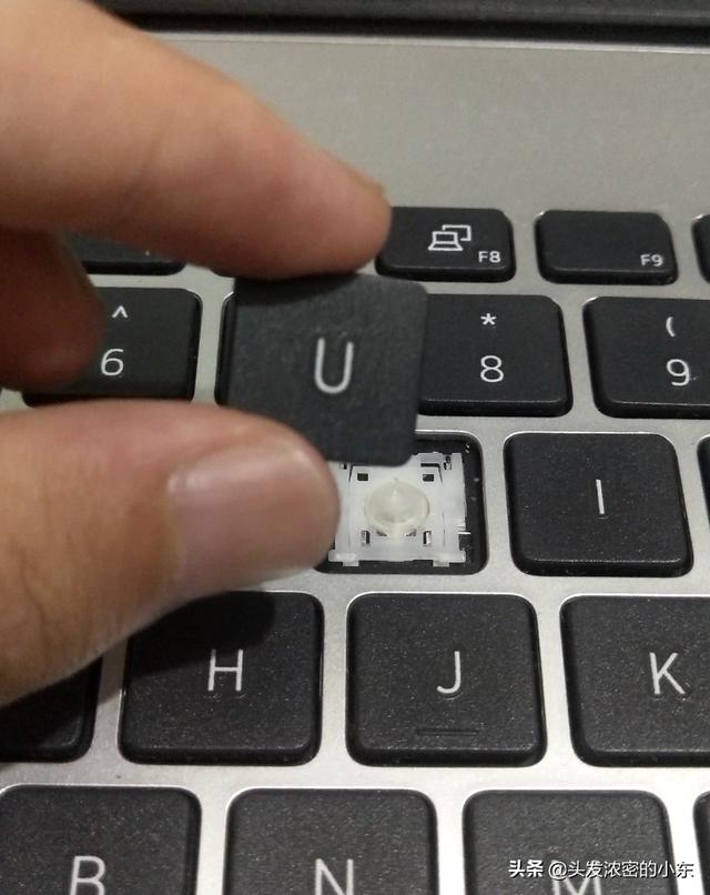 笔记本键盘怎么拆（笔记本电脑拆键盘教程）(5)