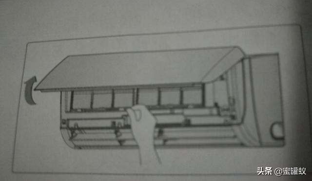 空调过滤网怎么拆洗（图文讲解空调过滤网清洗方法）(1)