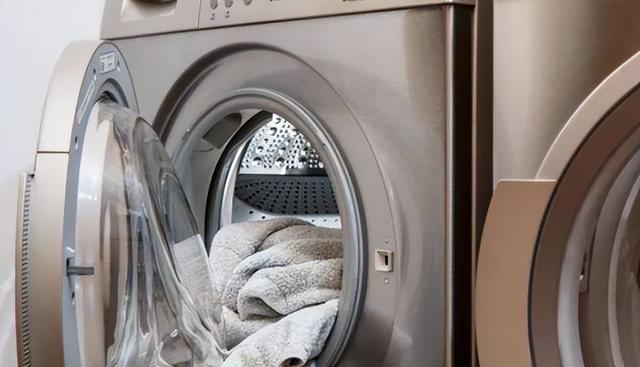洗衣机脱水声音很大什么原因（洗衣机脱水时声音很大解决方法）(1)