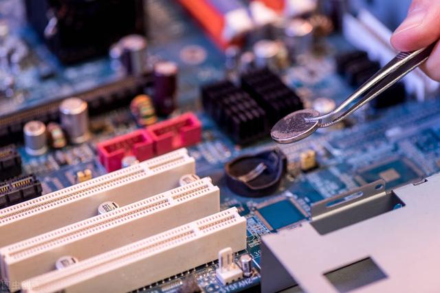 戴尔电脑主机开关在哪-(戴尔电脑主机开关在哪里)